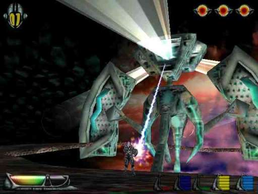 Il protagonista di Turrican 3D affronta una creatura meccanica con un raggio luminoso.