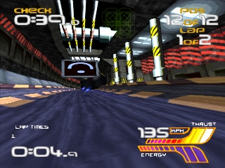 Schermata di gioco di WipEout 2097 nella versione originale PlayStation.